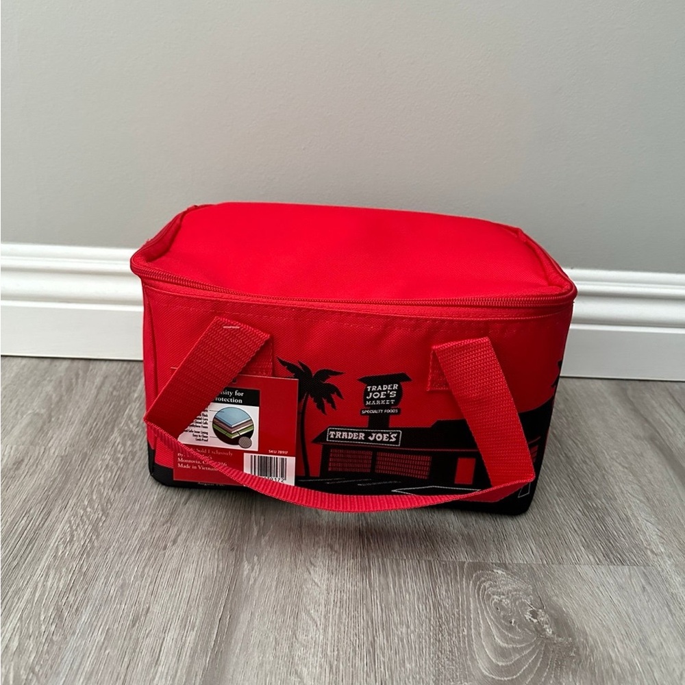 *NWT* Trader Joe’s mini insulated bag